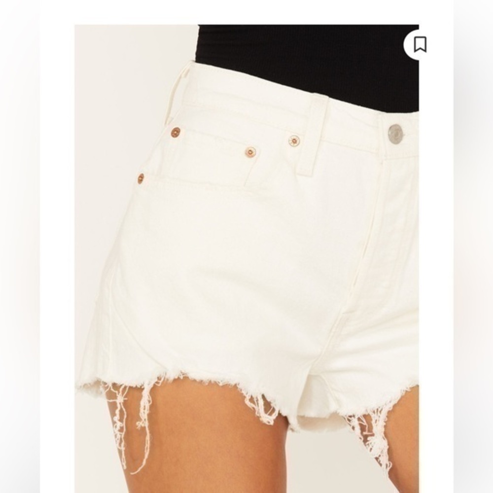 NWT Levis Women High Rise distress raw hem shorts